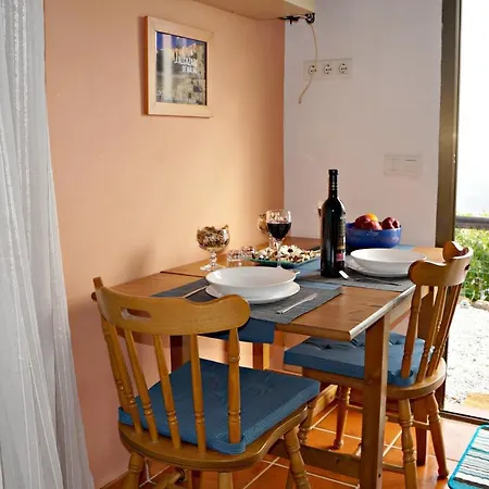 Vine Ridge Studio, Apartment&Pool side Studio Comares Esterno foto